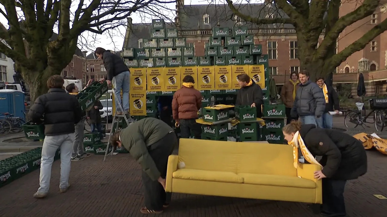 Video: studenten bouwen huis van 350 bierkratten om aandacht te vragen voor woningtekort