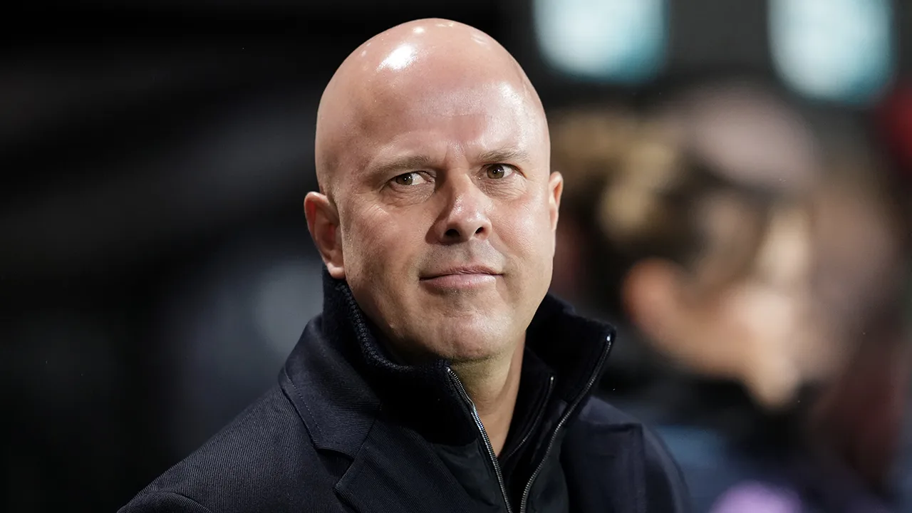 Arne Slot verliest met Liverpool bij Bournemouth door doelpunt in slotseconden