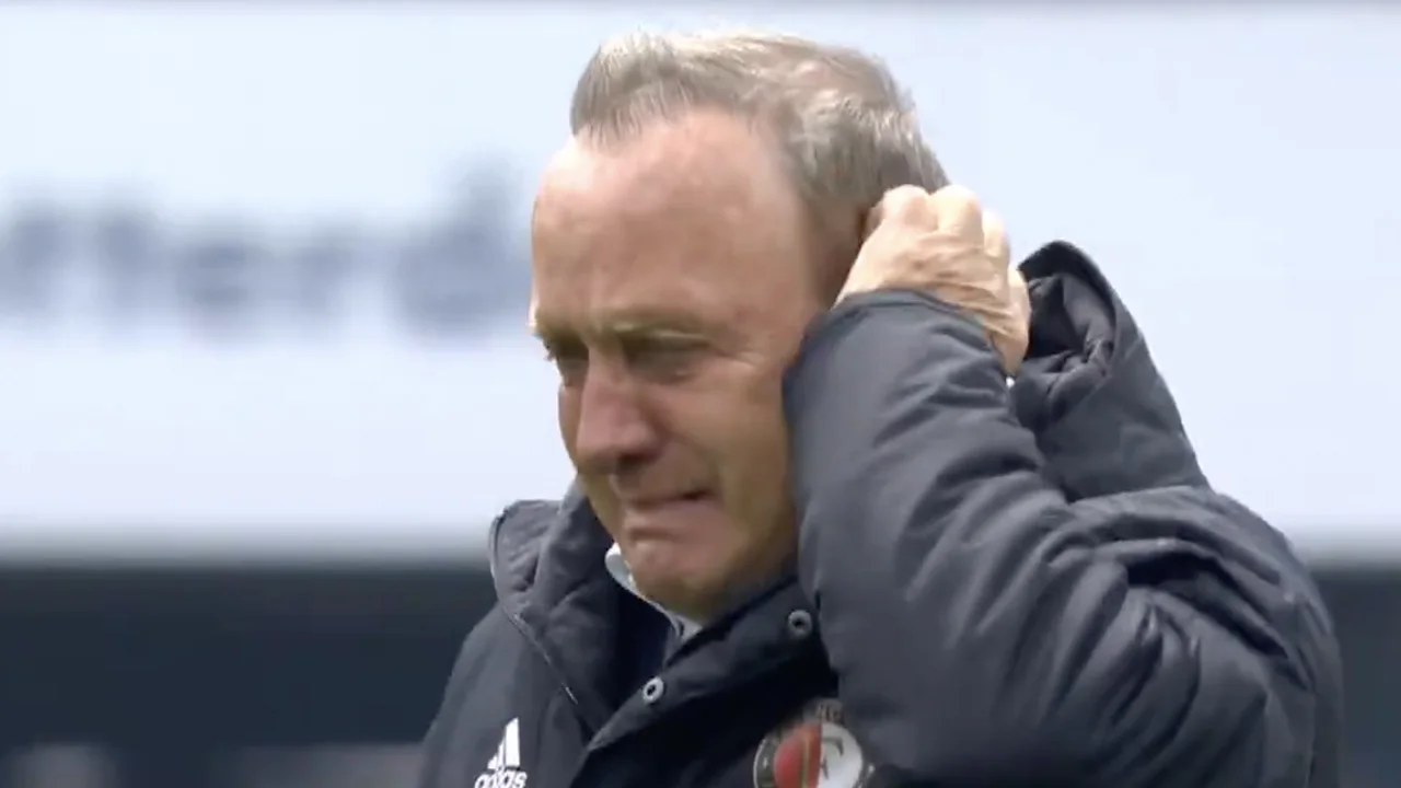 Prachtig: Advocaat in tranen van het veld na laatste duel als clubcoach