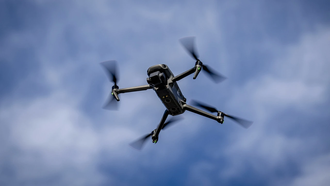 'Vijftien drones gespot boven Belgisch militair terrein, defensie onderzoekt incident'