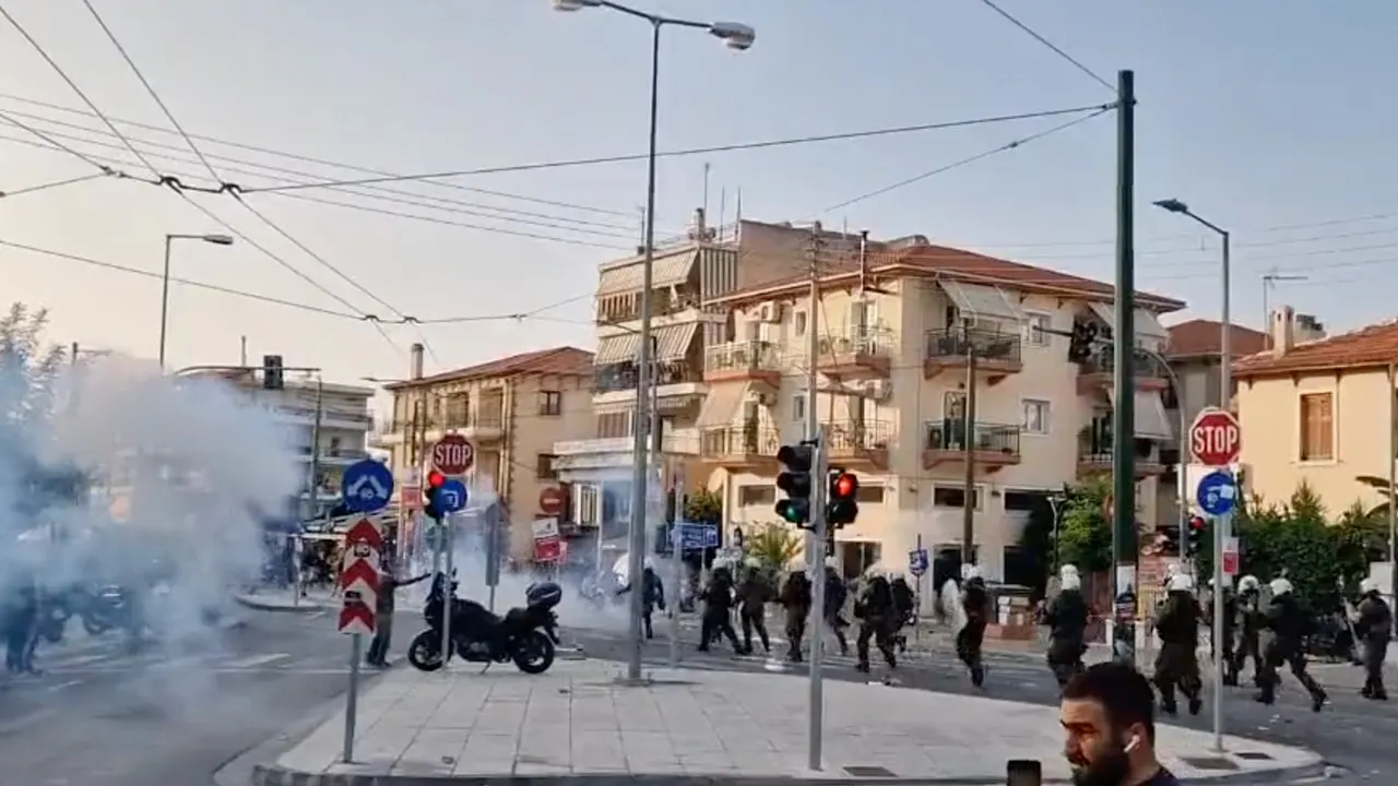 ME voorkomt aanval op Ajax-supporters in Athene