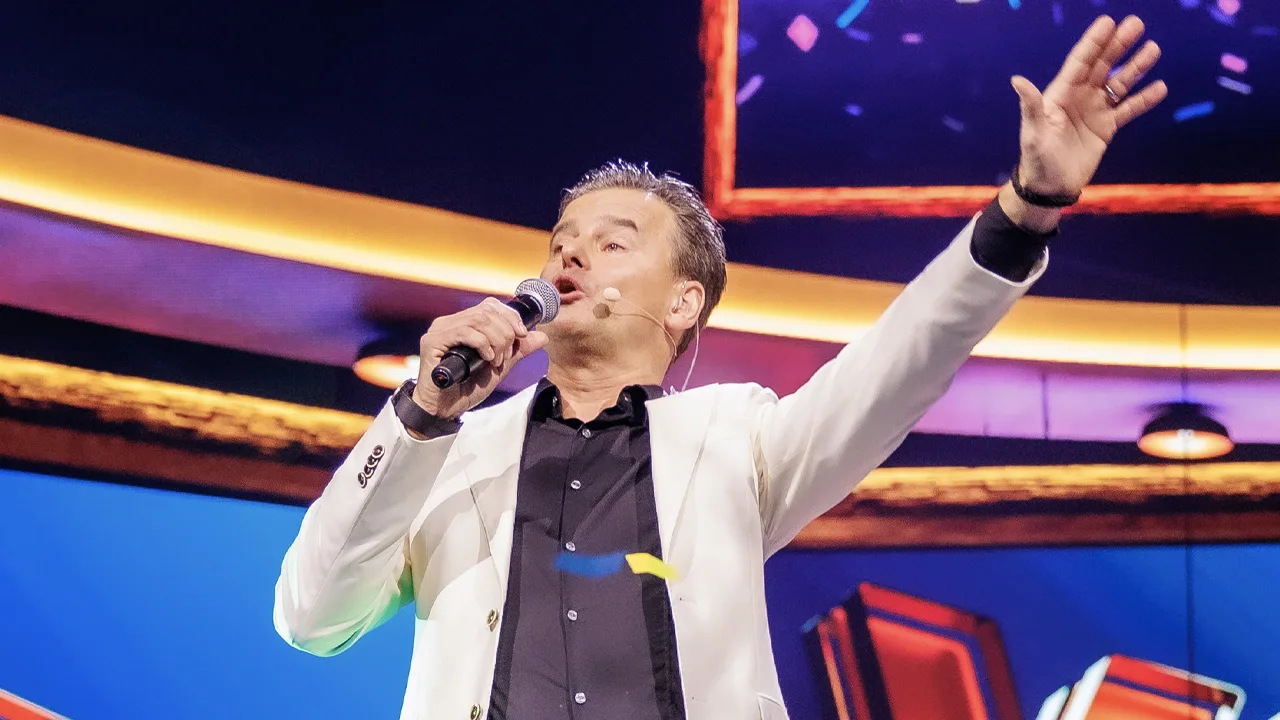 Wilfred zingt nieuwe single 'Zomaar Een Avond In De Kroeg' vanavond bij Vandaag Inside!