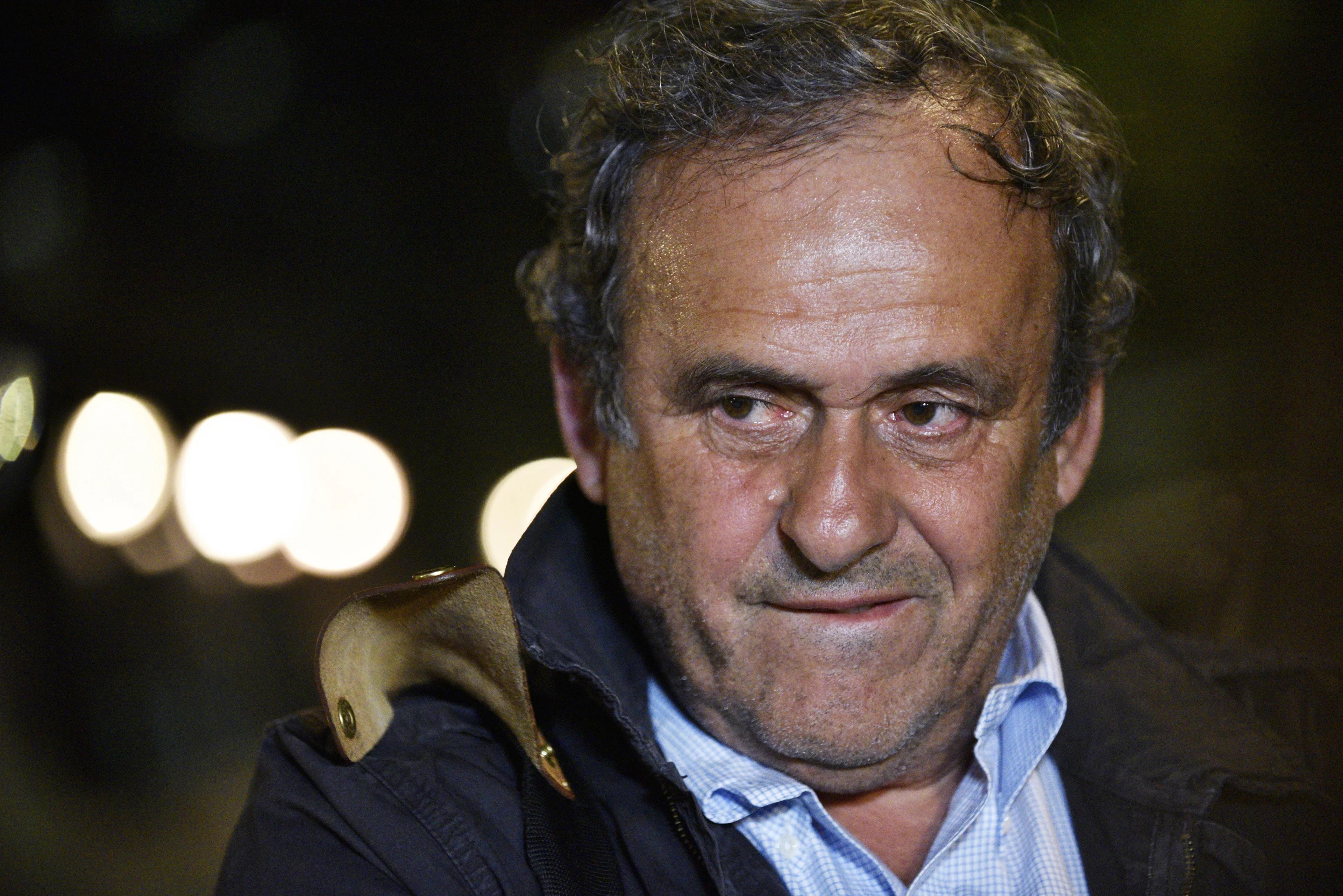 Platini na ondervraging weer op vrije voeten