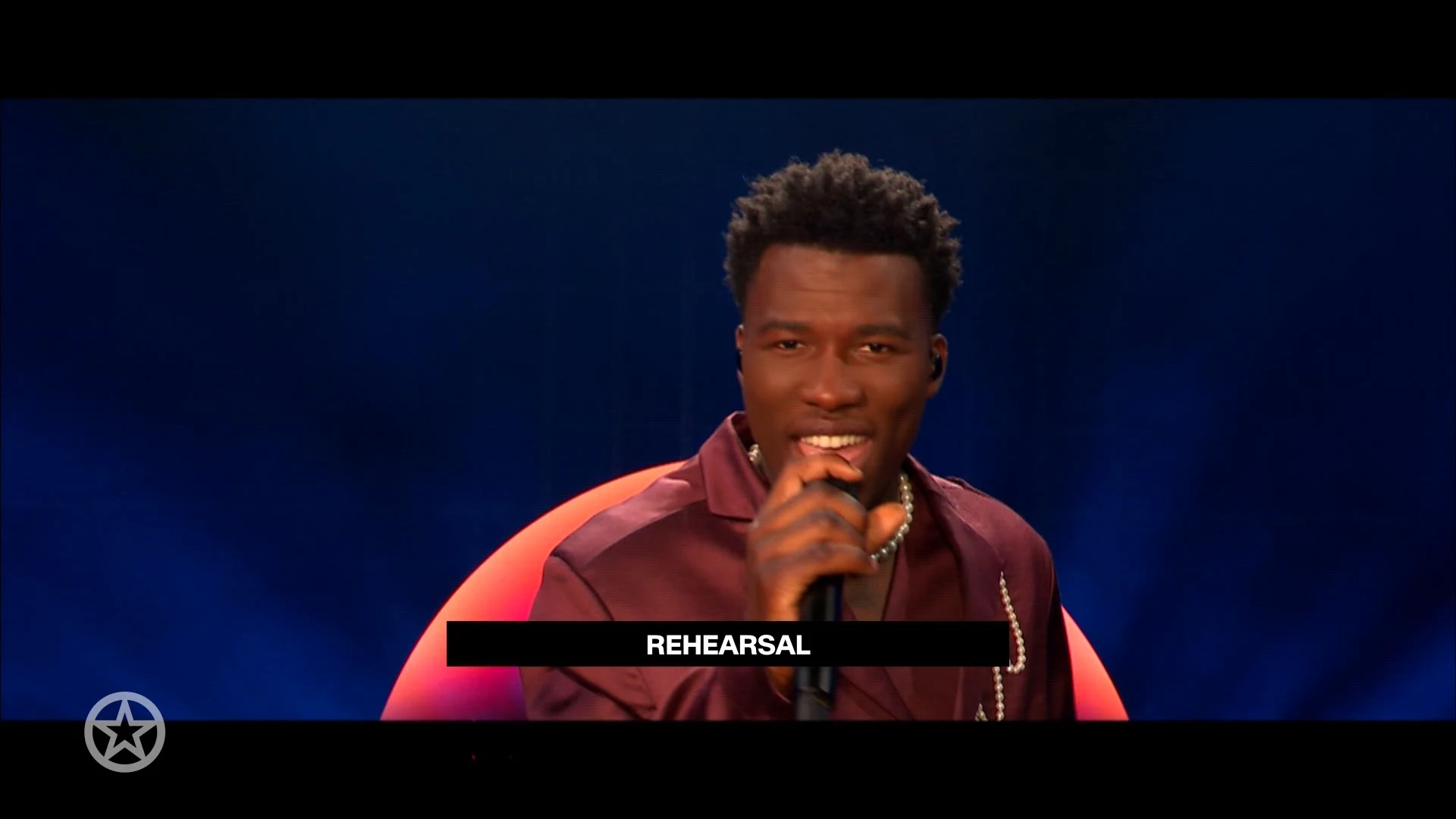 Eerste bewegende beelden songfestivalrepetitie Claude vrijgegeven