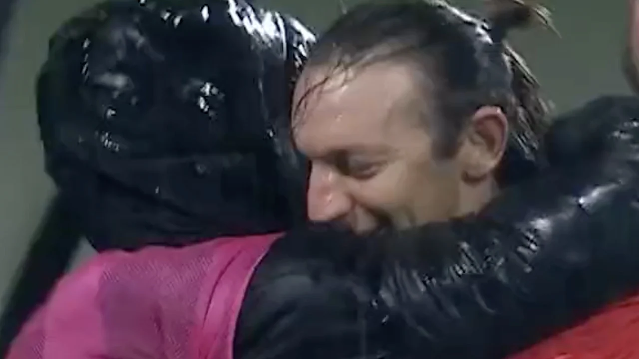 Prachtig moment: Barreto viert eerste Eredivisie-treffer sinds 2007 met zoon