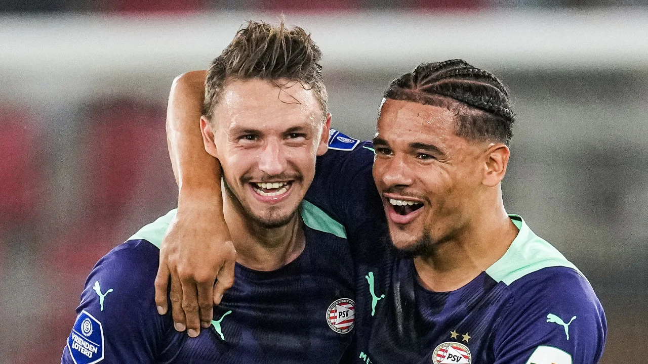 PSV blijft met drie mooie doelpunten ook foutloos tegen AZ