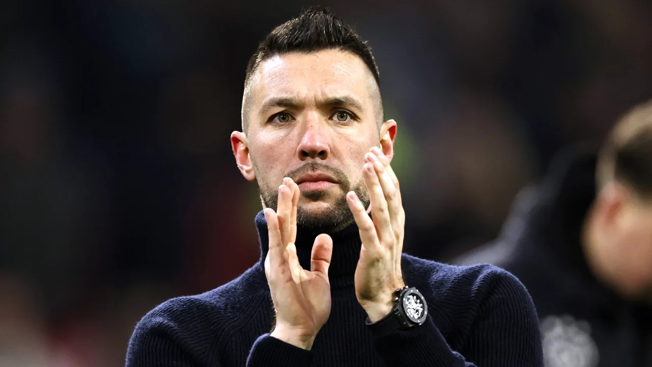 'We moeten toch allemaal onze welgemeende excuses aan de heer Farioli gaan maken'