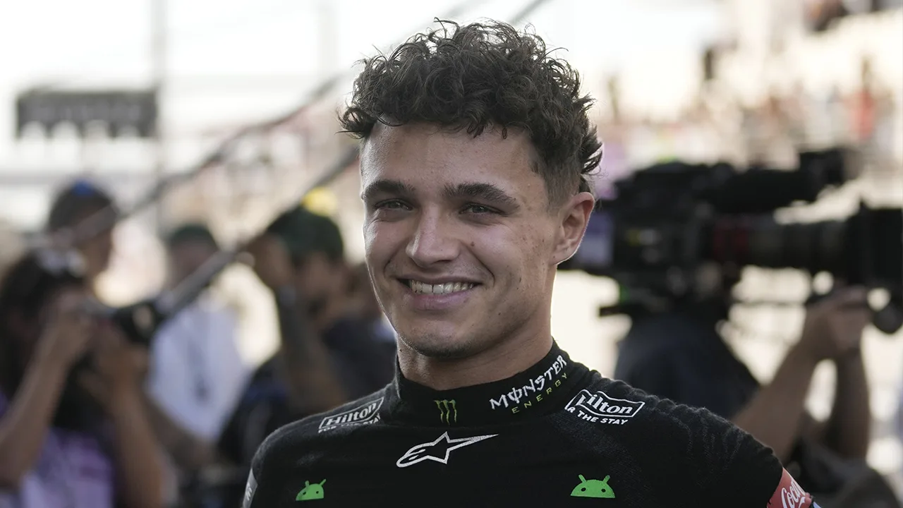 Lando Norris bezorgt met zege in Abu Dhabi McLaren constructeurstitel