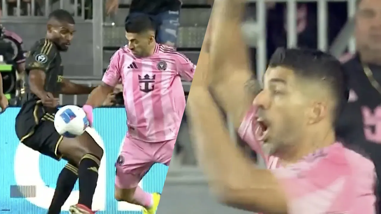 Video: Luis Suarez schreeuwt om penalty na handsbal van... hemzelf