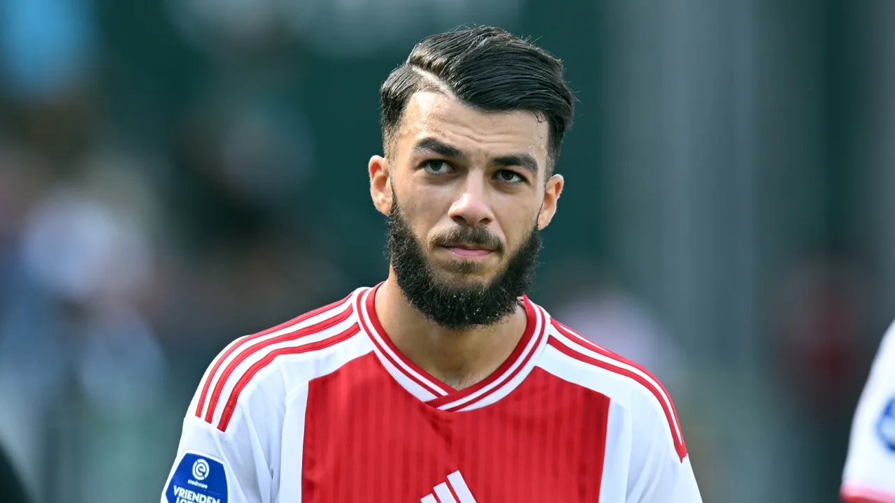 Mikautadze scoort vier keer voor Georgië: 'Ik speel bij Ajax niet op mijn eigen positie…’