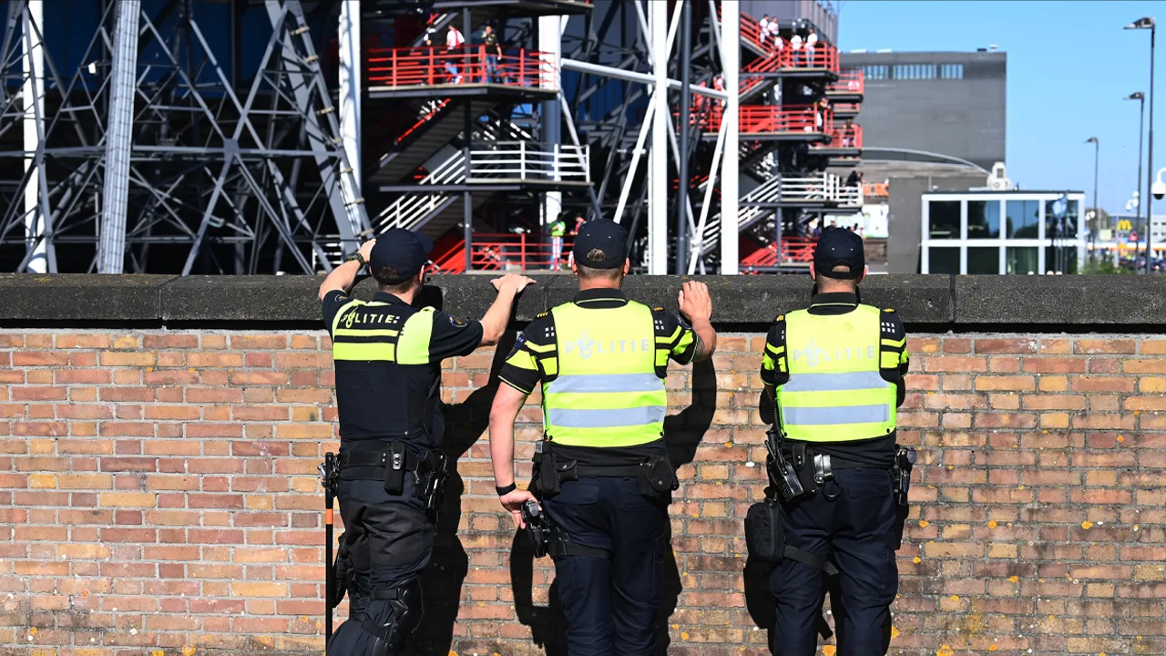 Politiebonden gaan actievoeren tijdens wedstrijden Eredivisie