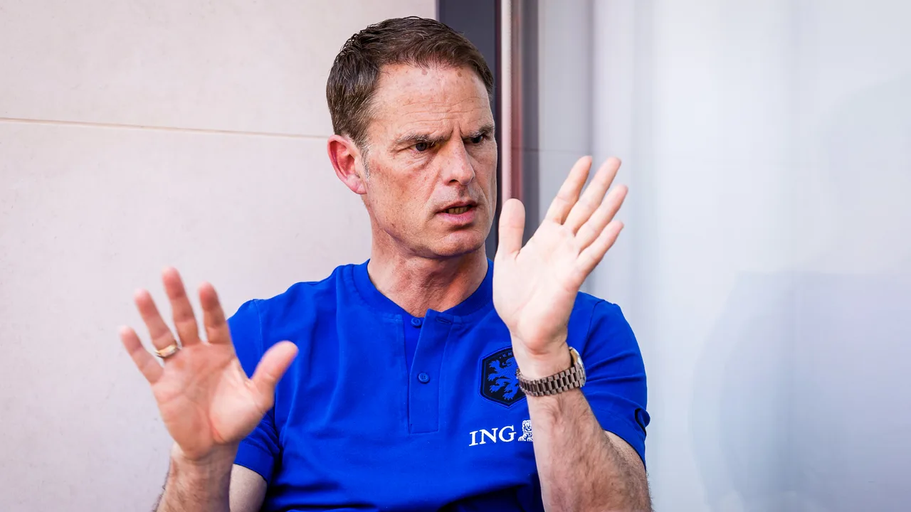 Oranje-fans stomverbaasd: ‘Waarom geen vervanger voor Van de Beek?’