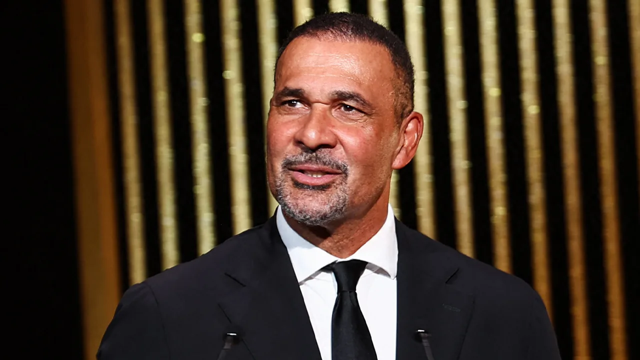 Gullit kraakt keuzes Ajax: 'Kan iemand uitleggen waarom hij nooit een belletje heeft gekregen?'