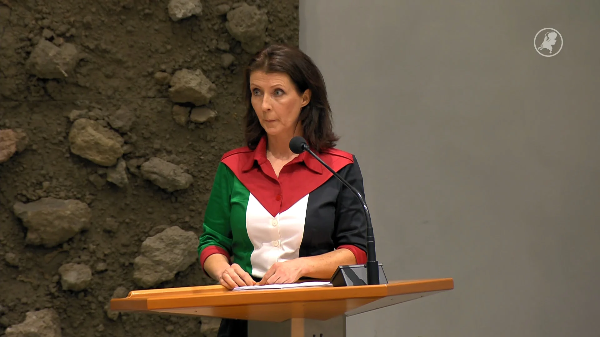 Ouwehand in de clinch met Bosma om kledingkeuze: 'Geen regel die dit verbiedt'