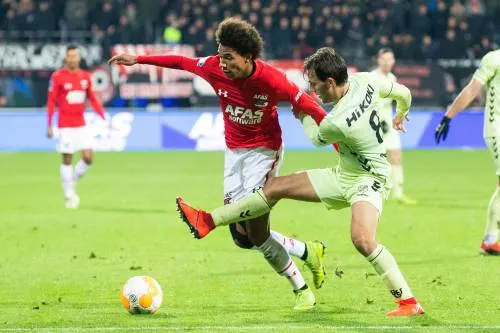 AZ verslaat en passeert FC Utrecht