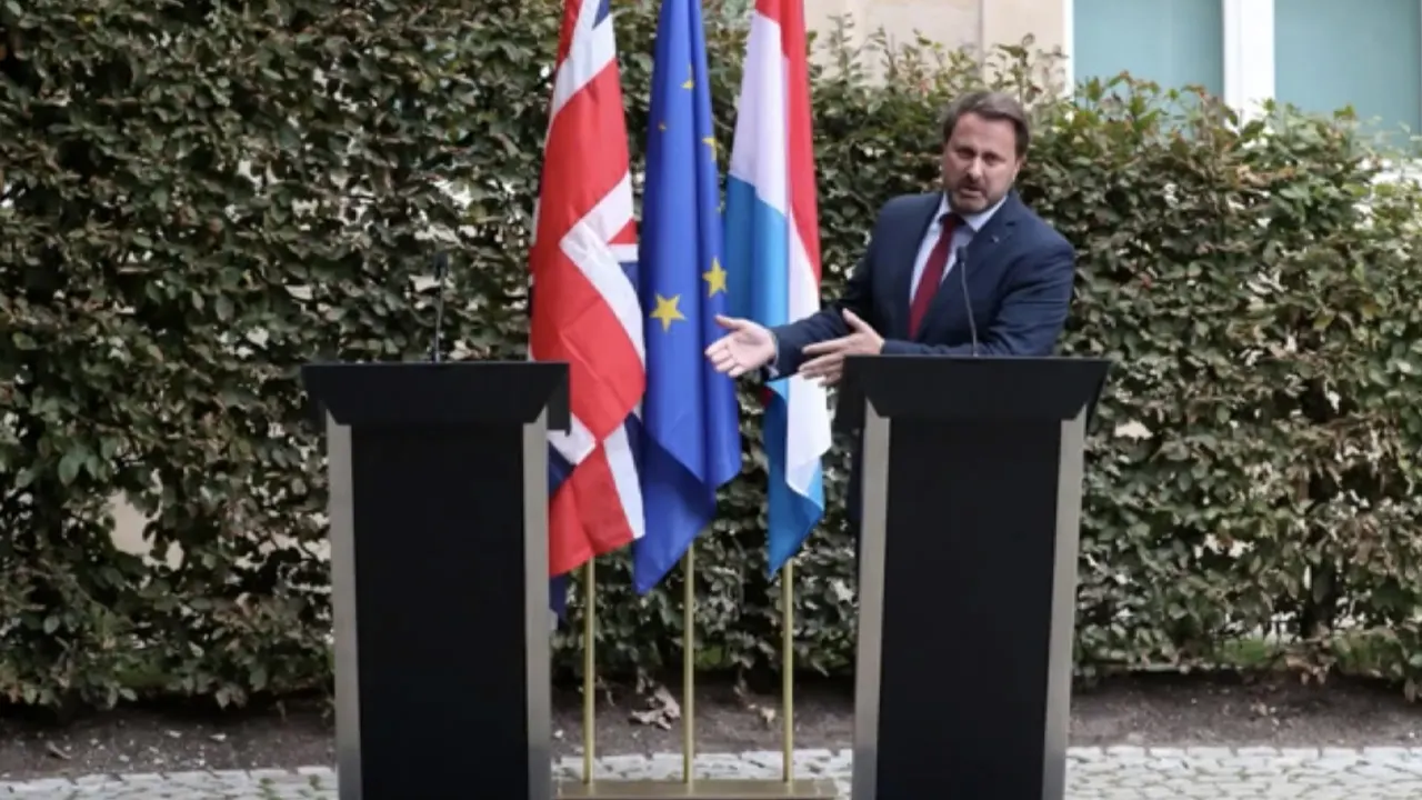 Sneijder bespot bij 'Dit Was Het Nieuws': 'Gepresenteerd als nieuwe woordvoerder FIFA'