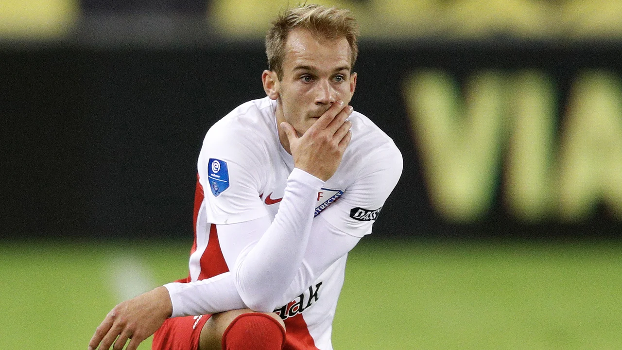 ‘Voormalig Ajax-toptalent Cerny maakt transfer naar Twente'