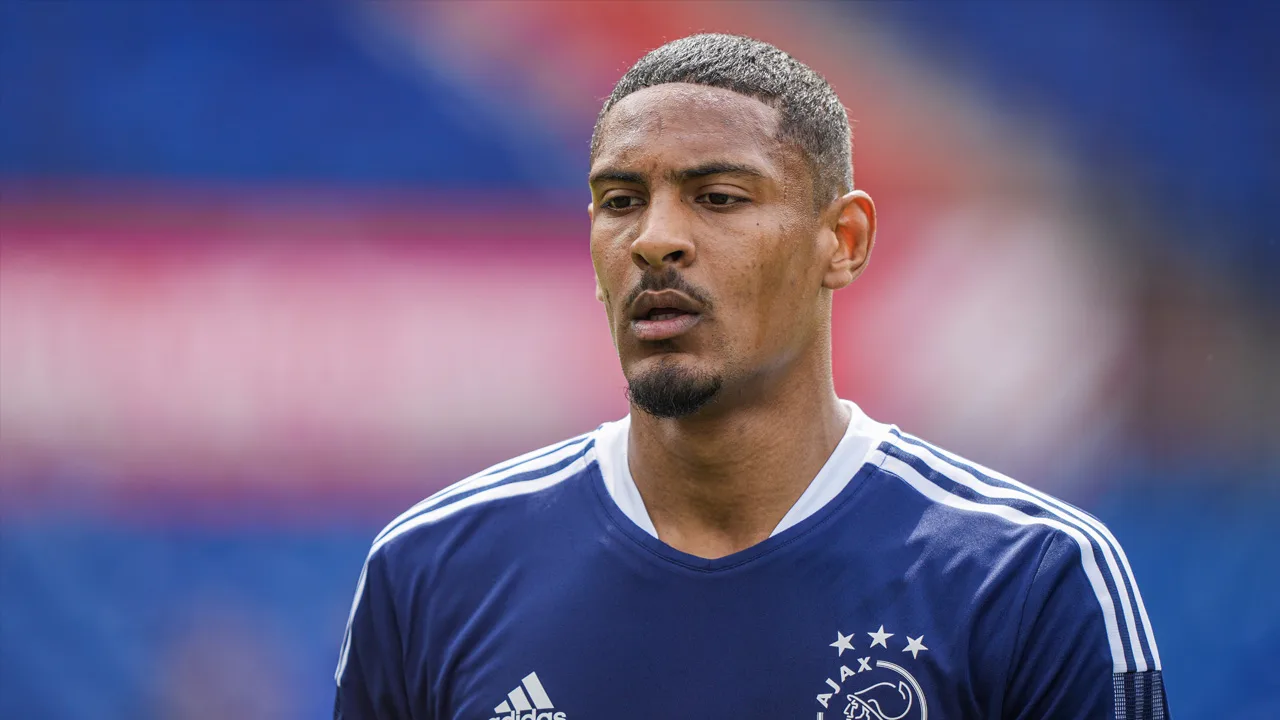 'Alle kwaliteiten waar een Ajax-spits aan moet voldoen, ontbreken in zijn arsenaal'