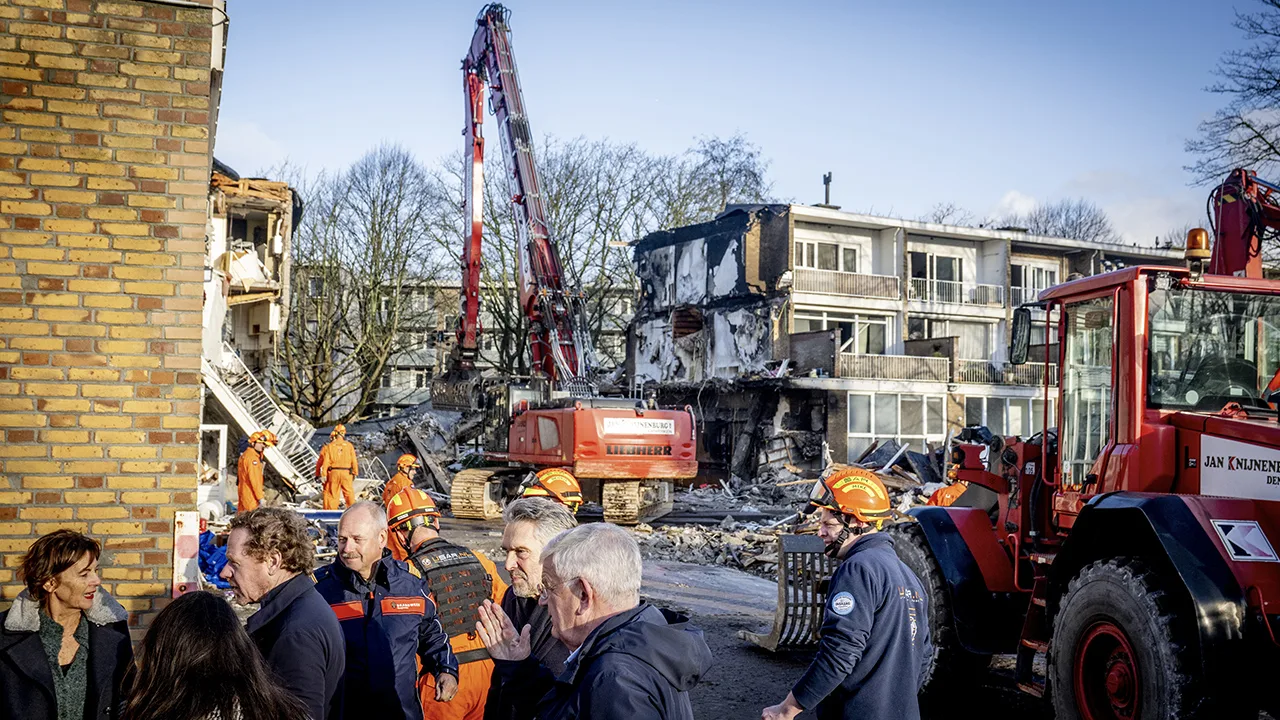 Minister Van Weel: 'Aanwijzingen voor misdrijf bij explosies Tarwekamp'