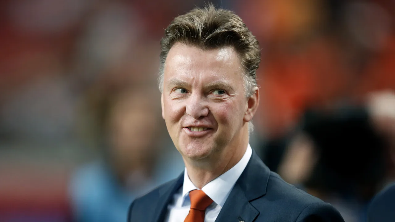 Mogelijk nieuwe job voor Van Gaal: 'Als ze Louis na het WK vragen, dan gaat hij het doen'