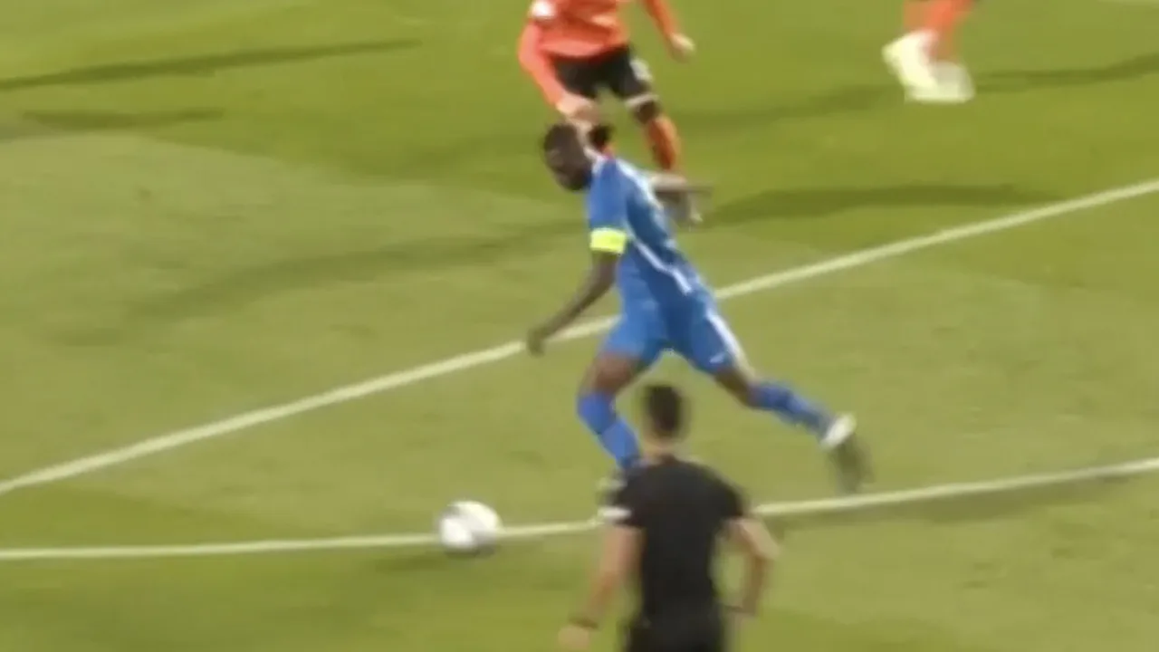 KANS: Reijnders schiet naast, schot Martins Indi weggekopt