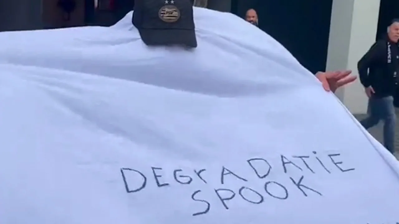 Video: Degradatiespook gesignaleerd bij PSV - Ajax