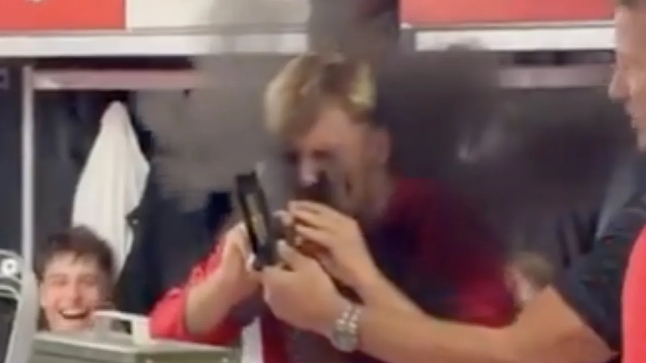 Video: voetbalhumor bij FC Emmen: speler trapt in klassieke longtest-grap