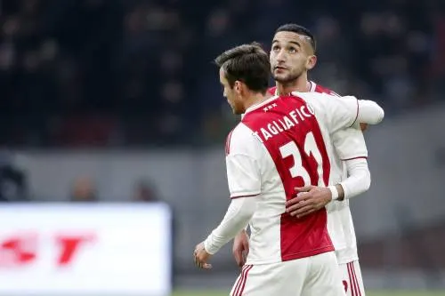 Nico gaat weer voorop in strijd met Ajax