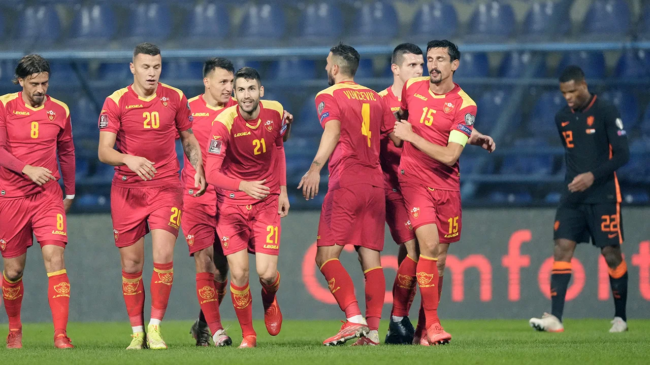 Slap Oranje geeft voorsprong weg en laat eerste kans op WK-ticket liggen