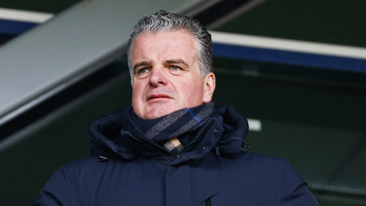 Politie stuurt sms aan grote groep personen na bedreigingen aan Dennis te Kloese