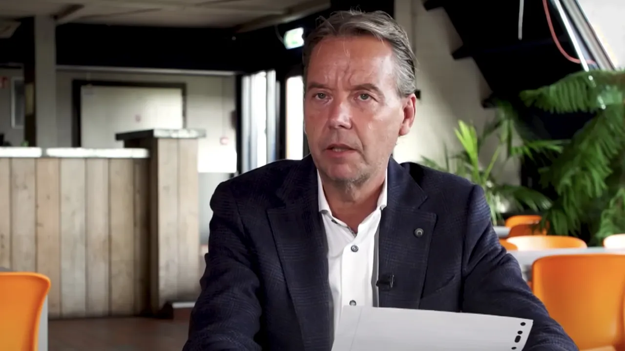 Valentijn maakt lijst met miskopen bij Nederlandse top 4: 'Hij heeft de motoriek van een hijskraan!'