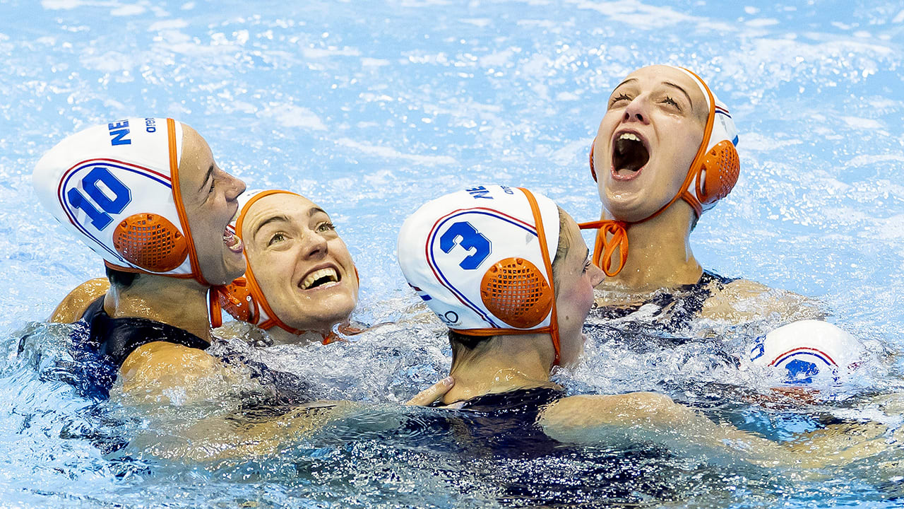 Waterpolosters veroveren voor het eerst sinds 1991 de wereldtitel