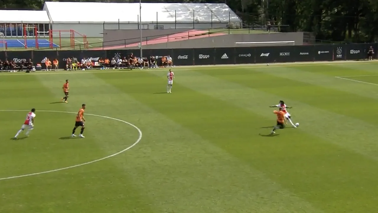 Video: Bassey gaat in oefenwedstrijd tegen Shakhtar Donetsk pijnlijk in de fout