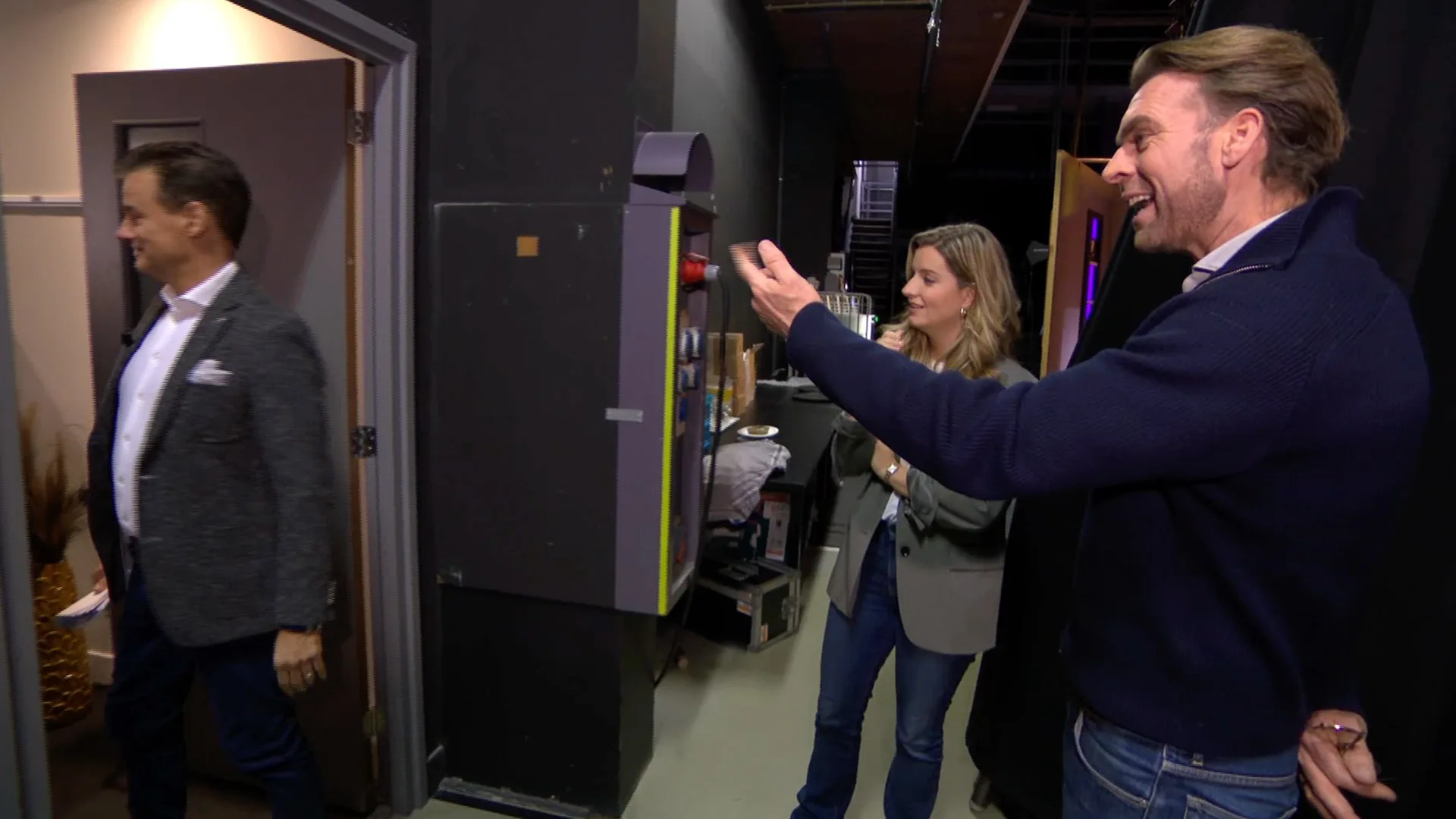 Merel en Rutger vragen Wilfred hemd van het lijf over contractonderhandelingen: 'Nou niet weglopen!'