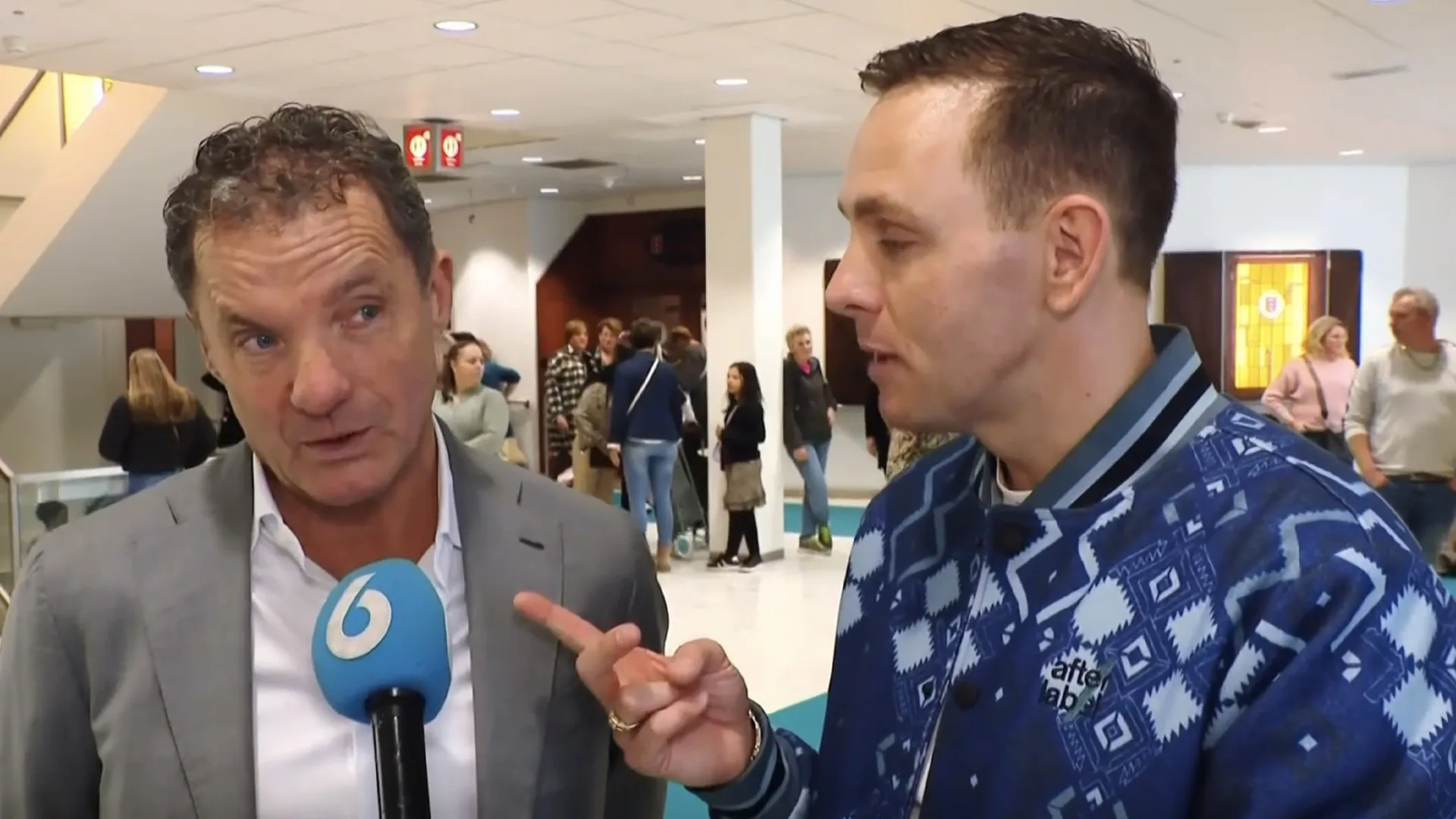 Kees stelt één voorwaarde voor vakantie John de Bever met Johan Derksen: ‘Anders mag hij niet weg'