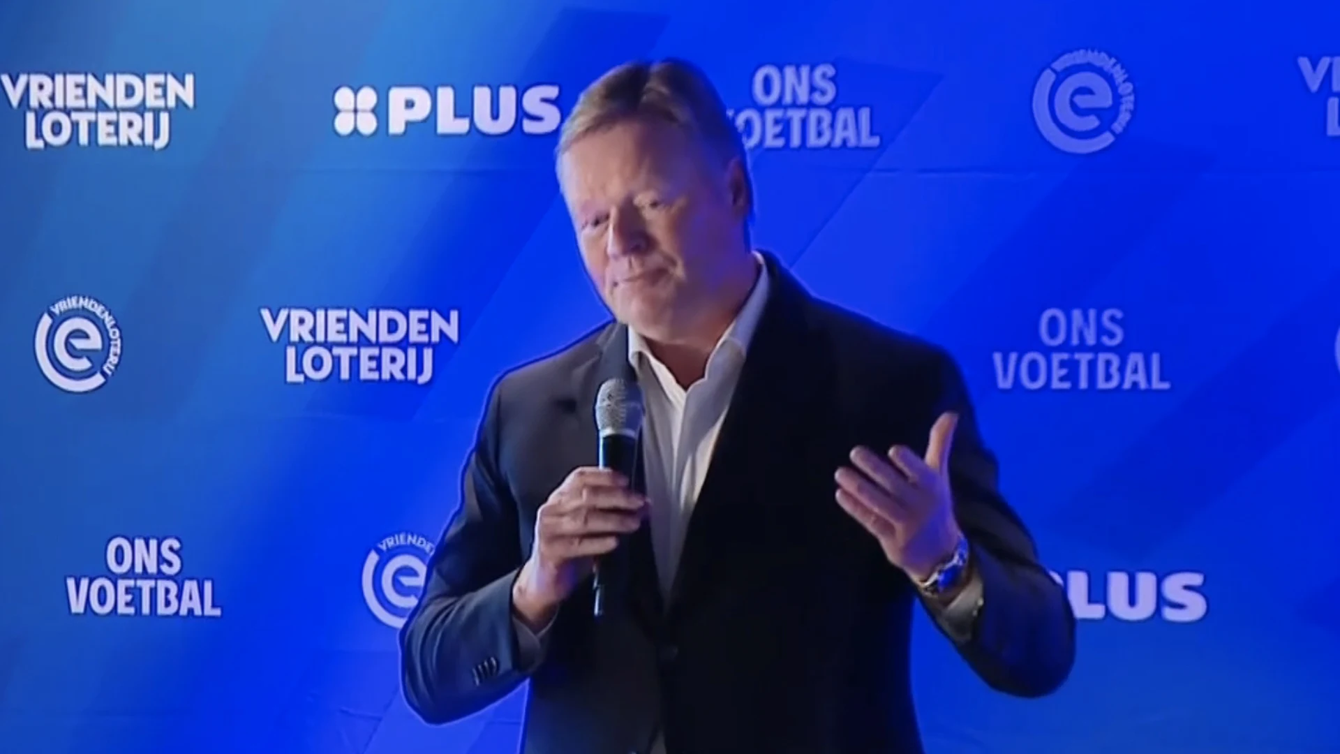 Emotionele Koeman draagt Oeuvre Award op aan zijn vrouw Bartina: ‘I love you!’