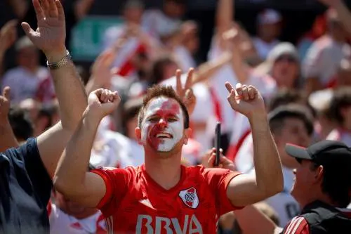 Spelers Boca Juniors gewond na aanval op bus