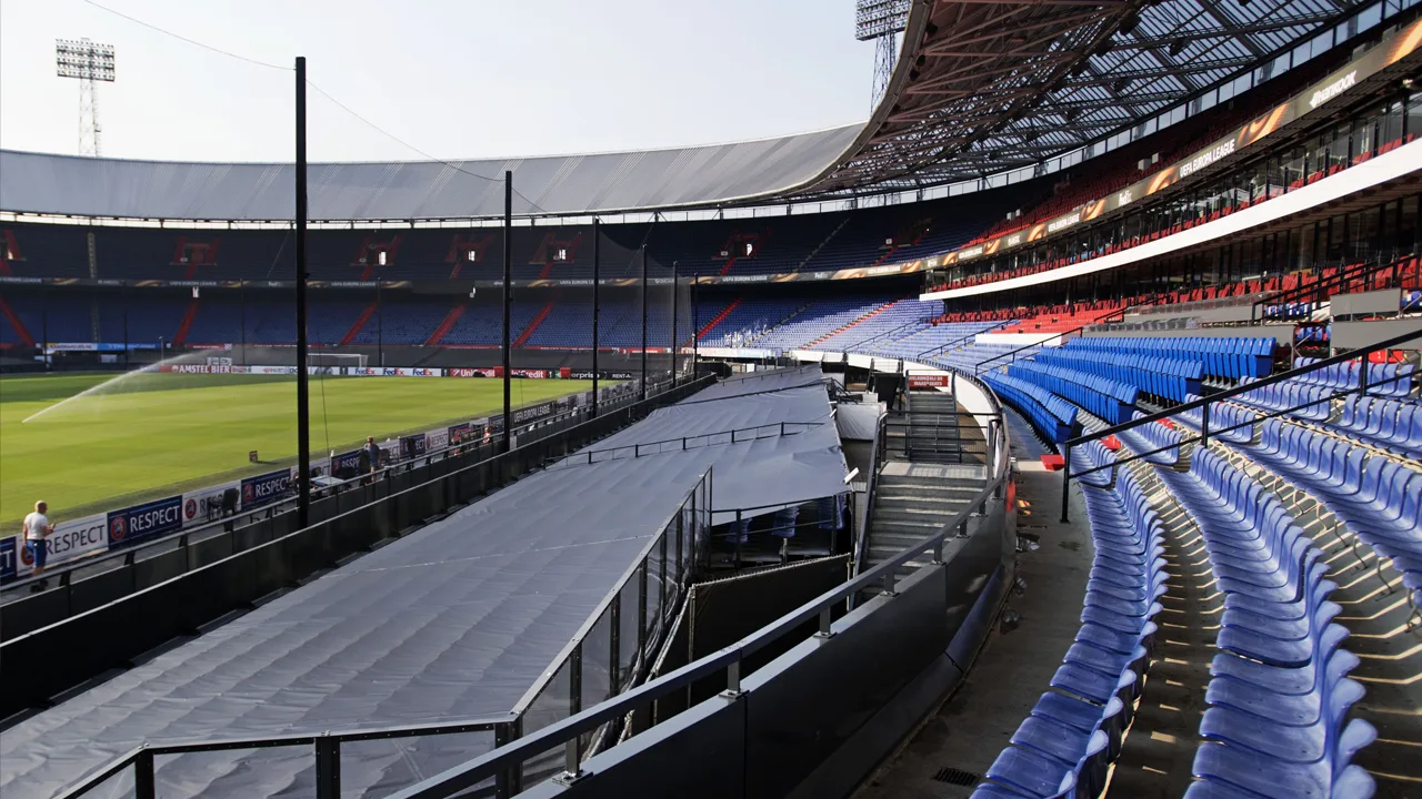 Feyenoord kiest voor netten rond veld tijdens Klassieker