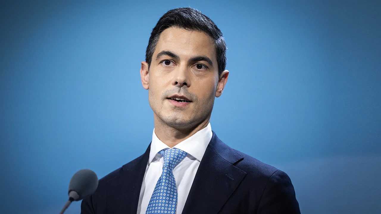 Jetten na explosies bij synagoge en school: 'Blijf met je poten van onze Joodse Nederlanders af!'