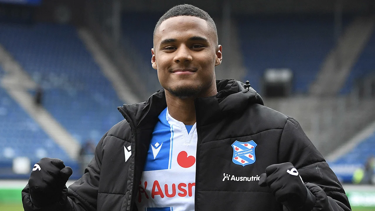 'Megatransfer in de maak: Sarr voor miljoenenbedrag op weg naar uitgang Heerenveen'