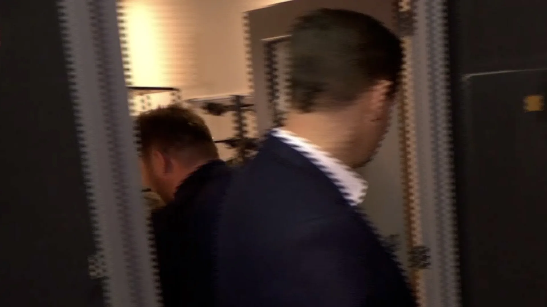 In de Wandelgangen: Thomas van Groningen loopt weg na vraag Wilfred Genee