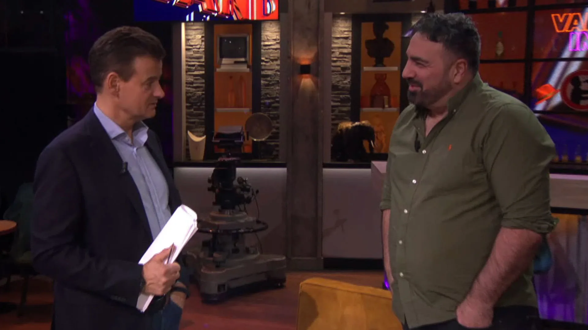 In de Wandelgangen met Sinan Can: 'Ik vond het leuk om Johan een beetje af te zeiken!'