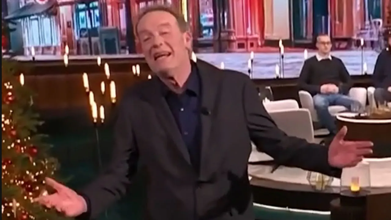 Video: Zingende Koert Westerman steelt opnieuw de show bij Viaplay