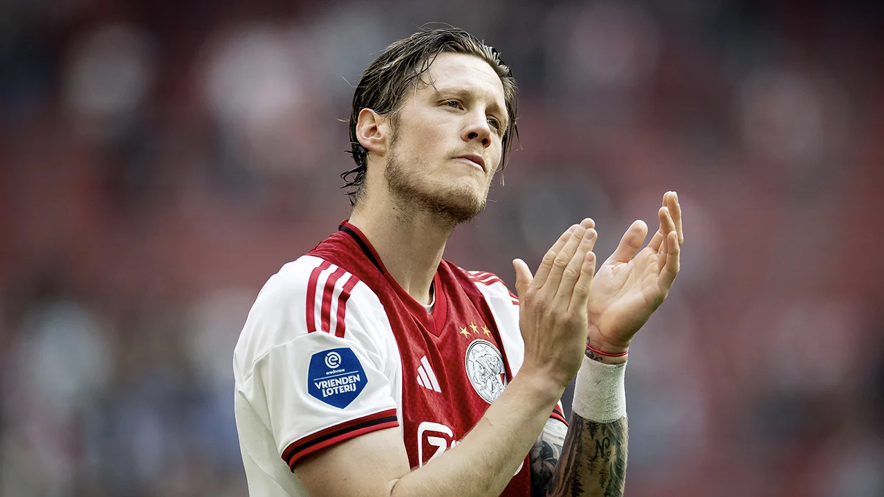 Wout Weghorst hint in dankwoord aan Ajacieden op langer verblijf bij Ajax