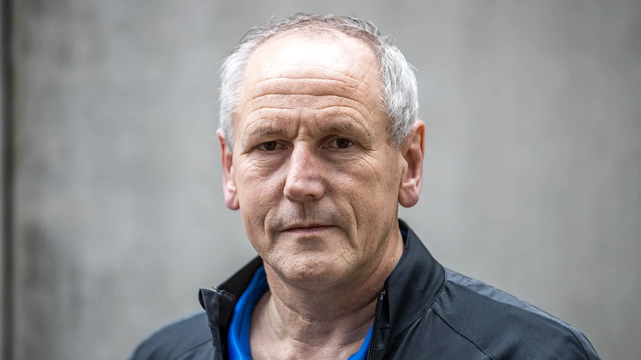 Scheidsrechtersbaas Dick van Egmond reageert op VAR-beslissing bij PSV-Ajax