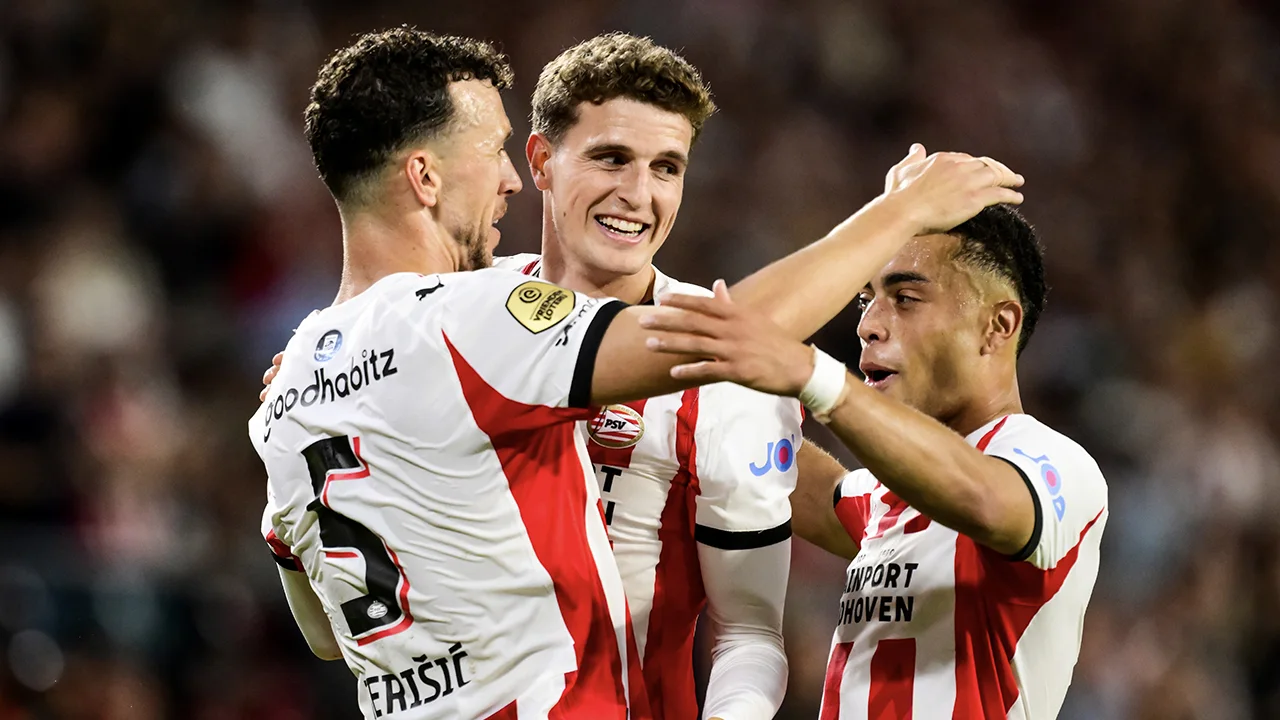 PSV start Eredivisie-seizoen met monsterzege op Sparta Rotterdam