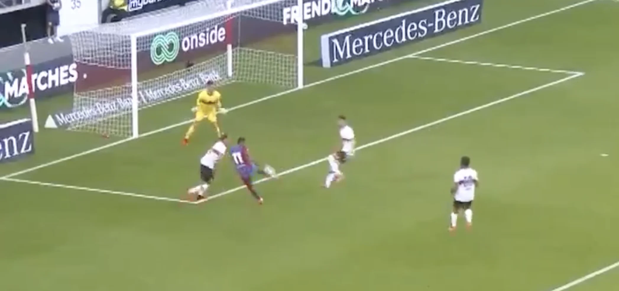 VIDEOGOAL: Memphis rondt knap af na prachtige pass Frenkie De Jong