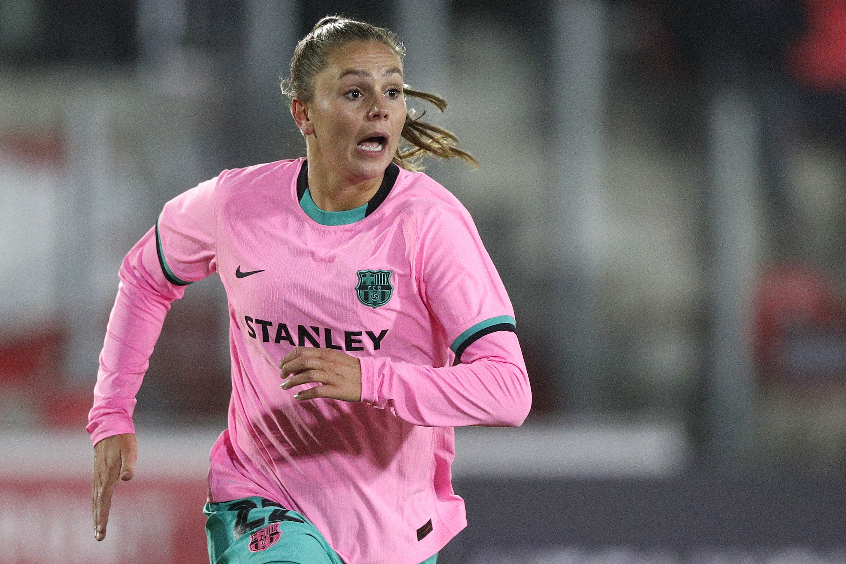 Lieke Martens aan de kant met beenblessure