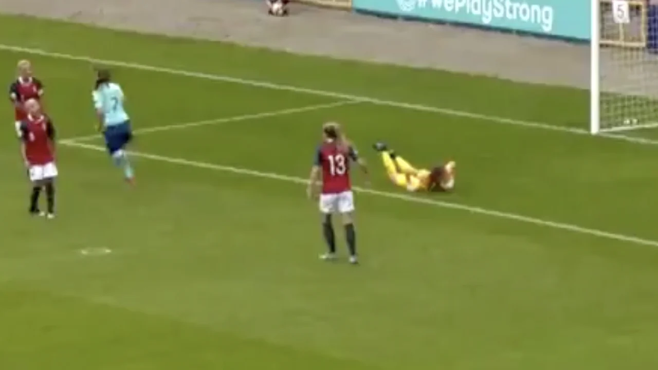 Keepster van Noorwegen maakt blunder op blunder tegen Oranje