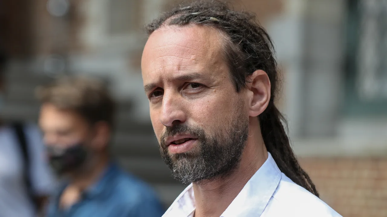 Willem Engel aangehouden voor opruiende berichten over corona